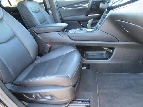 Used 2025 Cadillac XT6 Premium Luxury image 9