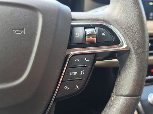 Used 2022 Lincoln Nautilus FWD w/ Premium Package image 14