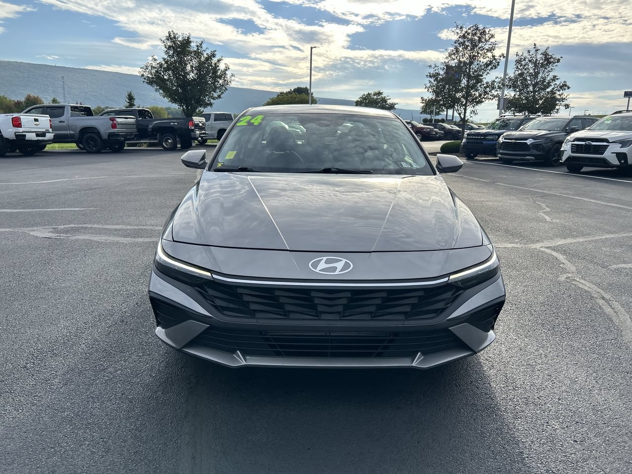 Used 2024 Hyundai Elantra SEL FWD image 2