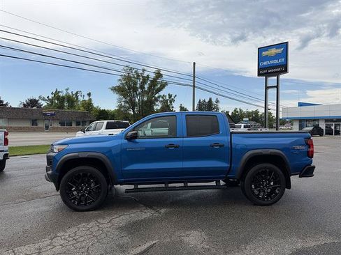Used 2023 Chevrolet Colorado Trail Boss w/ Advanced Trailering Package AWD/4WD image 3