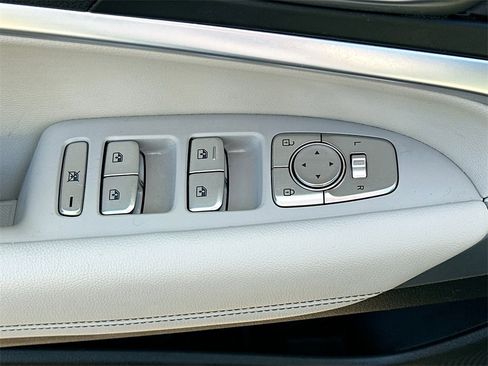 Used 2023 Genesis G70 2.0T image 18