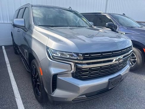 Used 2022 Chevrolet Suburban RST w/ Sport Performance Package AWD/4WD image 5