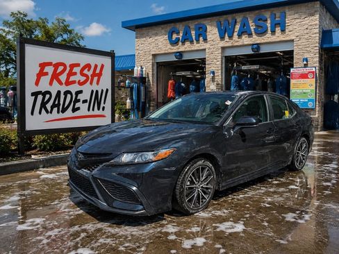Used 2021 Toyota Camry SE FWD image 1