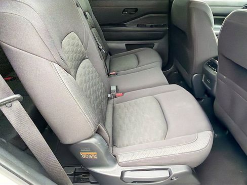 Used 2023 Nissan Pathfinder SV AWD/4WD image 33