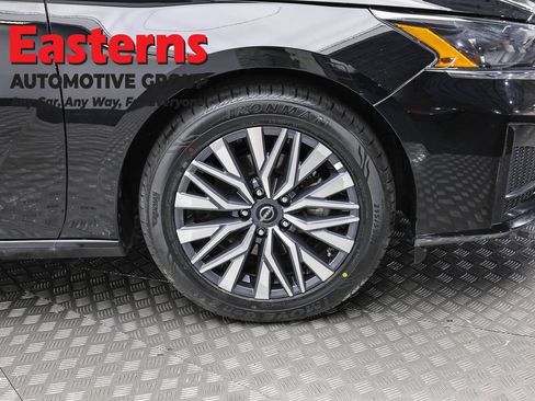 Used 2025 Nissan Altima 2.5 SV FWD image 29