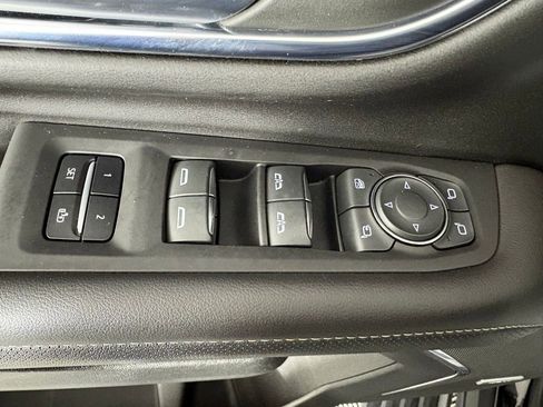 Used 2022 Chevrolet Suburban Premier image 14