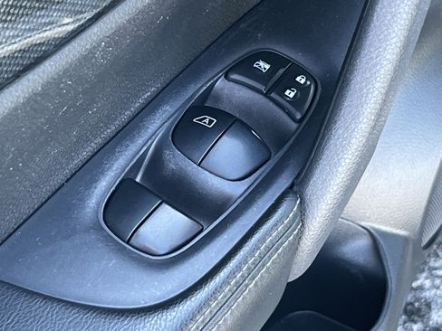 Used 2014 Nissan Rogue SL image 19