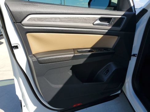Used 2020 Volkswagen Atlas Cross Sport SE FWD image 16