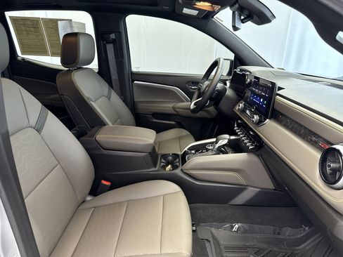 Used 2024 Chevrolet Colorado ZR2 w/ ZR2 Convenience Package III image 15