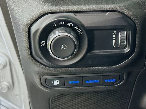 Used 2023 Jeep Wrangler Unlimited Sahara w/ Cold Weather Group AWD/4WD image 16