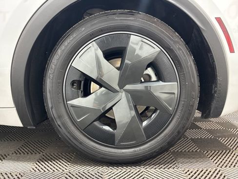 Used 2025 Toyota Prius Plug-In Hybrid FWD image 32