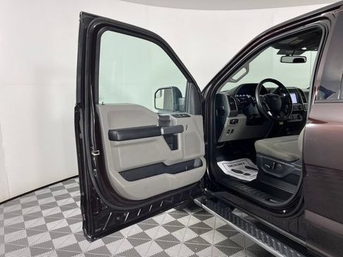 Used 2018 Ford F150 XLT w/ Equipment Group 302A Luxury AWD/4WD image 17