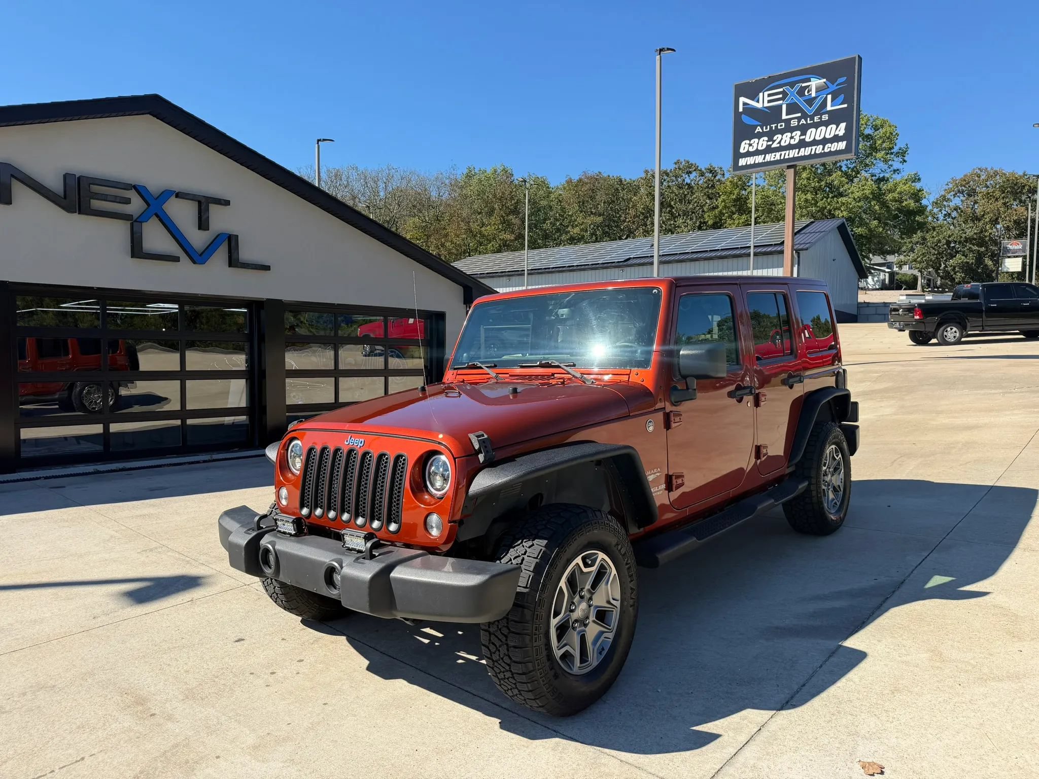 Used 2014 Jeep Wrangler Unlimited Sahara w/ Connectivity Group AWD/4WD image 5