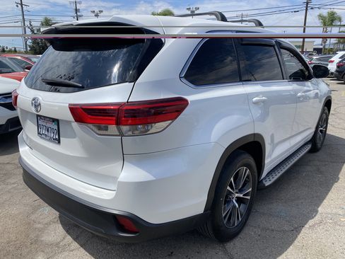 Used 2018 Toyota Highlander LE FWD image 9
