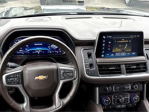 Used 2024 Chevrolet Suburban LT image 4