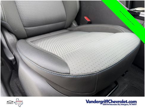 Certified 2025 Chevrolet Trax LT FWD image 28