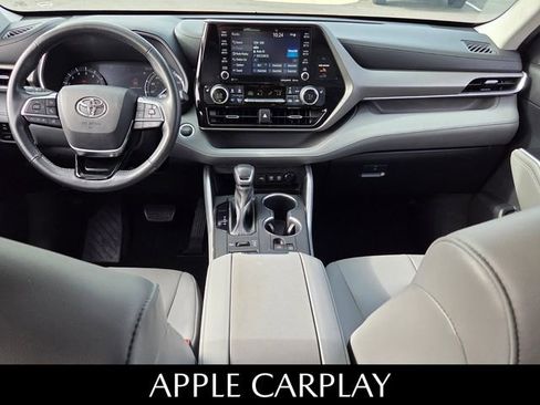 Used 2021 Toyota Highlander XLE image 9