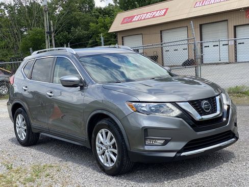 Used 2018 Nissan Rogue SV FWD image 3