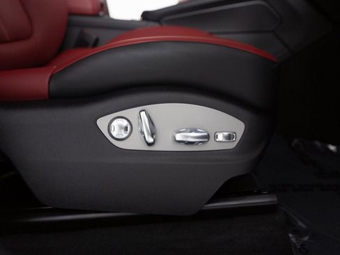 New 2026 Porsche Macan image 32