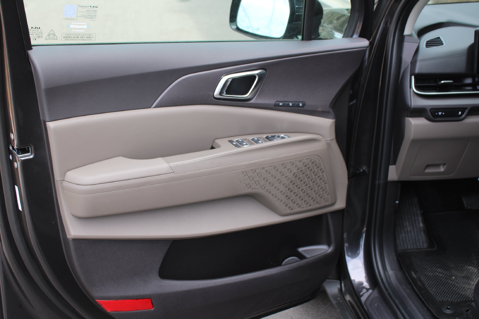 New 2026 Kia Carnival EX FWD image 24