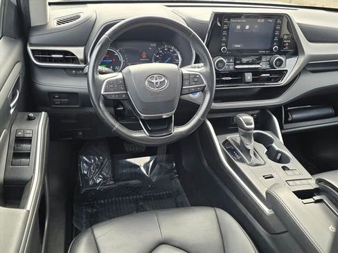 Used 2020 Toyota Highlander XLE image 14