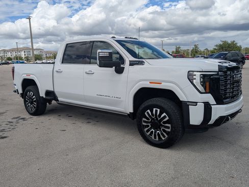 Used 2025 GMC Sierra 2500 Denali Ultimate AWD/4WD image 2
