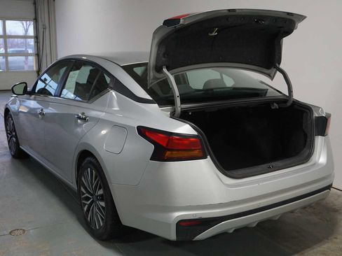 Used 2023 Nissan Altima 2.5 SV image 4