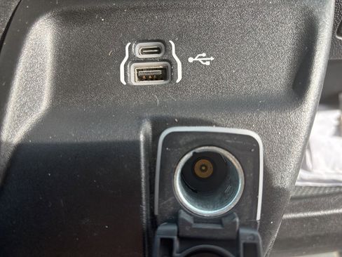 Used 2025 RAM ProMaster 2500 w/ Convenience Group image 31