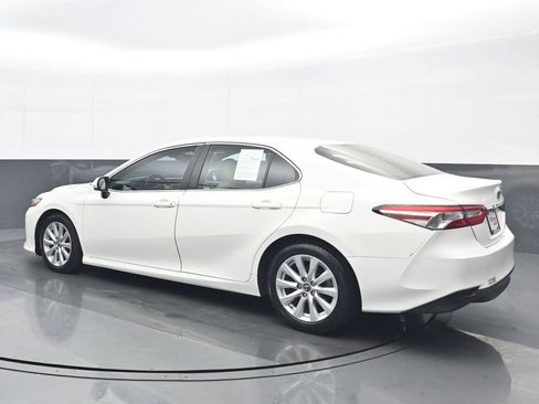 Used 2018 Toyota Camry LE FWD image 4