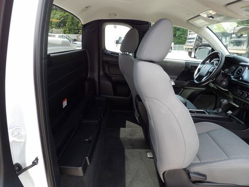 Used 2020 Toyota Tacoma SR image 31