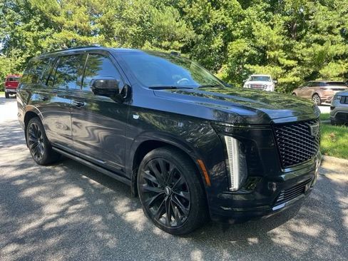 Used 2025 Cadillac Escalade Sport Platinum w/ LPO, ONYX Package AWD/4WD image 2