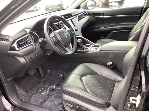Used 2018 Toyota Camry XLE image 25