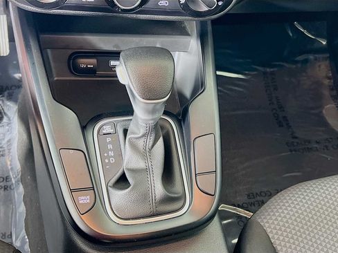 Used 2025 Kia Soul LX w/ LX Technology Package FWD image 16