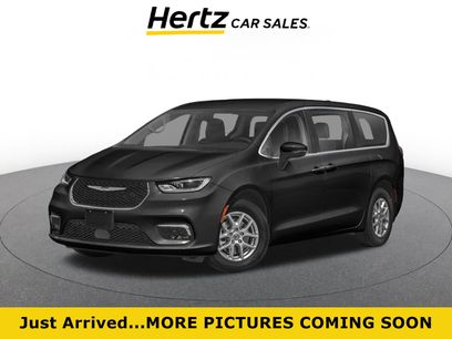 Used 2024 Chrysler Pacifica Touring-L