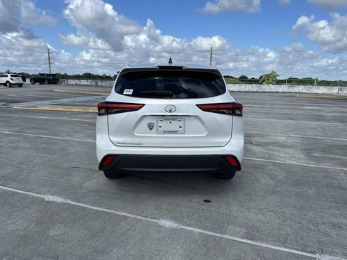 Used 2023 Toyota Highlander L FWD image 38