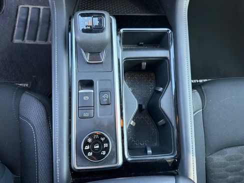 Used 2024 Nissan Pathfinder SV AWD/4WD image 18