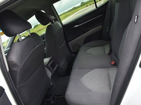 Used 2018 Toyota Camry FWD image 15