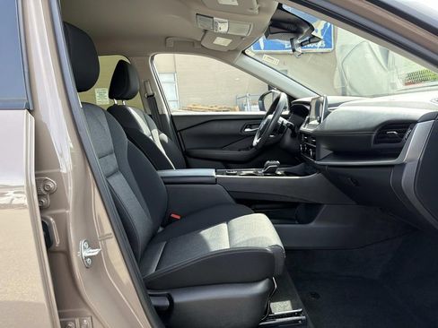 Certified 2024 Nissan Rogue SV AWD/4WD image 17