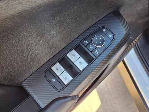 Used 2024 Mitsubishi Outlander SE Black Edition image 23