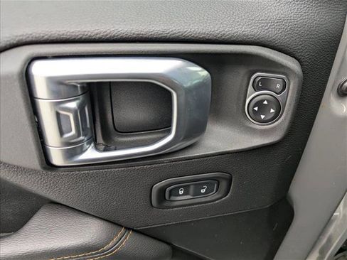 Used 2023 Jeep Gladiator Overland AWD/4WD image 10