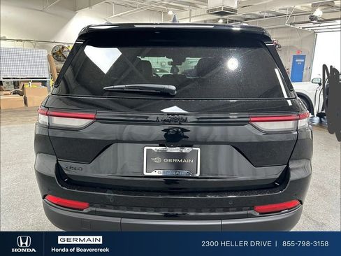 Used 2025 Jeep Grand Cherokee Altitude AWD/4WD image 7