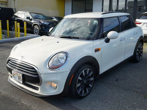 Used 2018 MINI Cooper 4-Door Hardtop FWD image 5