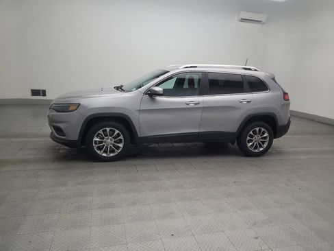 Used 2019 Jeep Cherokee Latitude Plus w/ Comfort/Convenience Group FWD image 2