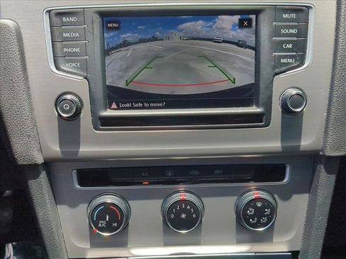 Used 2017 Volkswagen Golf S FWD image 9