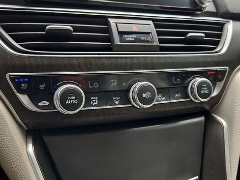 Used 2018 Honda Accord Touring image 17
