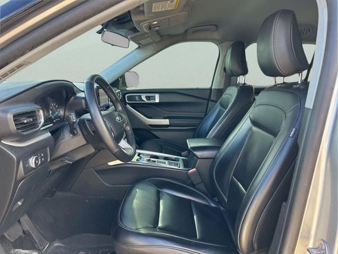 Used 2021 Ford Explorer XLT w/ Equipment Group 202A image 27