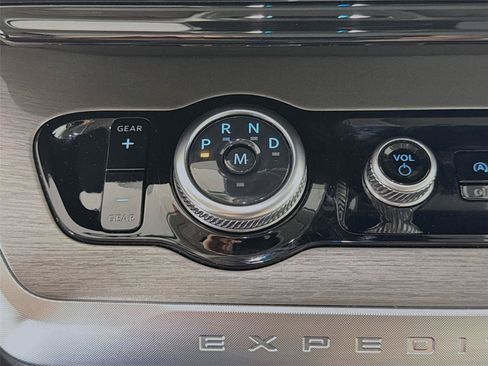Used 2025 Ford Expedition Platinum AWD/4WD image 23