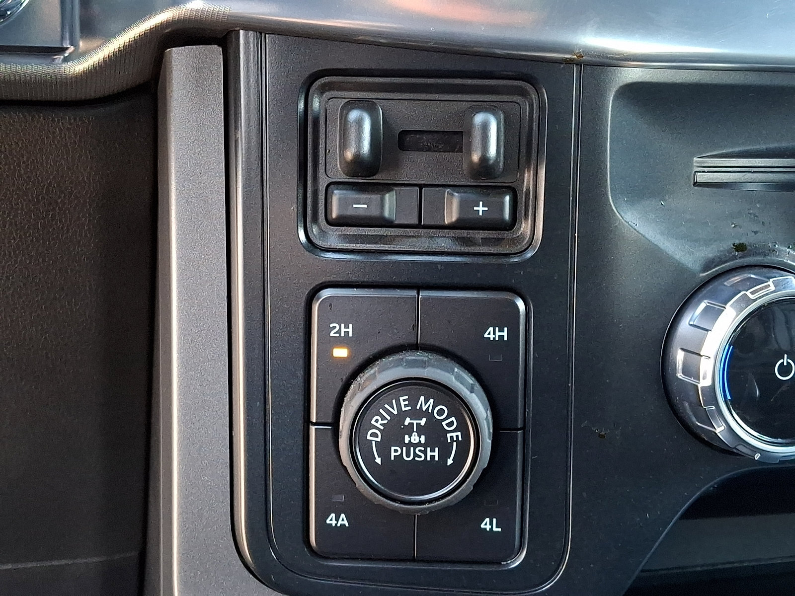Used 2025 Ford F150 Lariat w/ Equipment Group 501A Mid AWD/4WD image 25