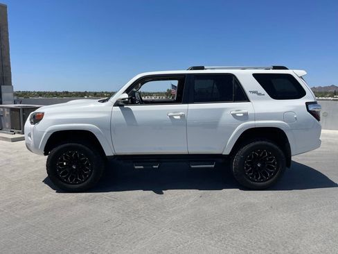 Used 2018 Toyota 4Runner TRD Off-Road Premium AWD/4WD image 6