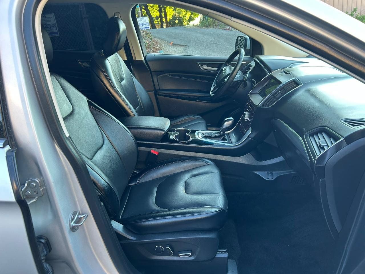 Used 2018 Ford Edge Titanium w/ Technology Package AWD/4WD image 18